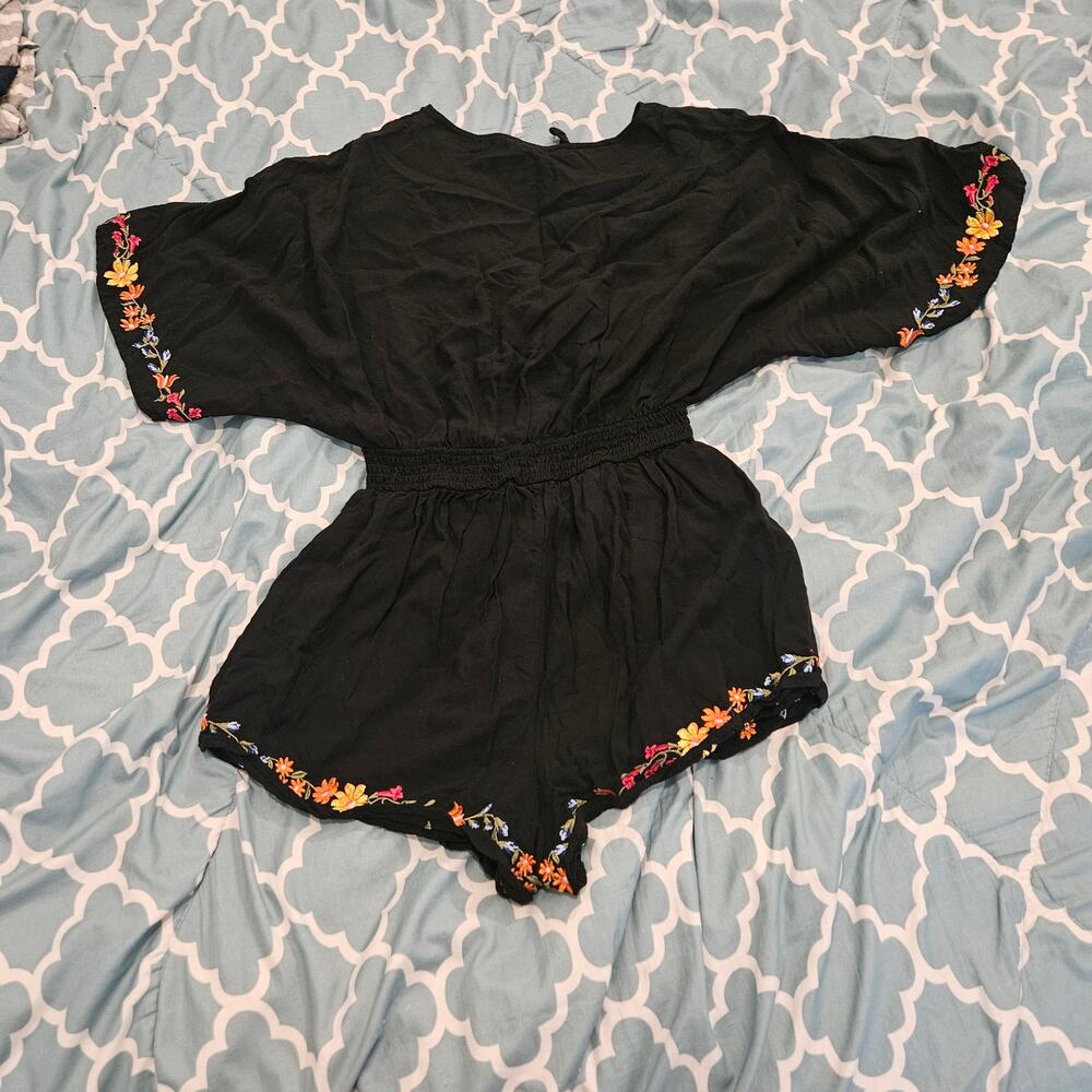 Forever 21 Black Floral Embroidered Romper Tie Front Boho Festival Small - Picture 8 of 8